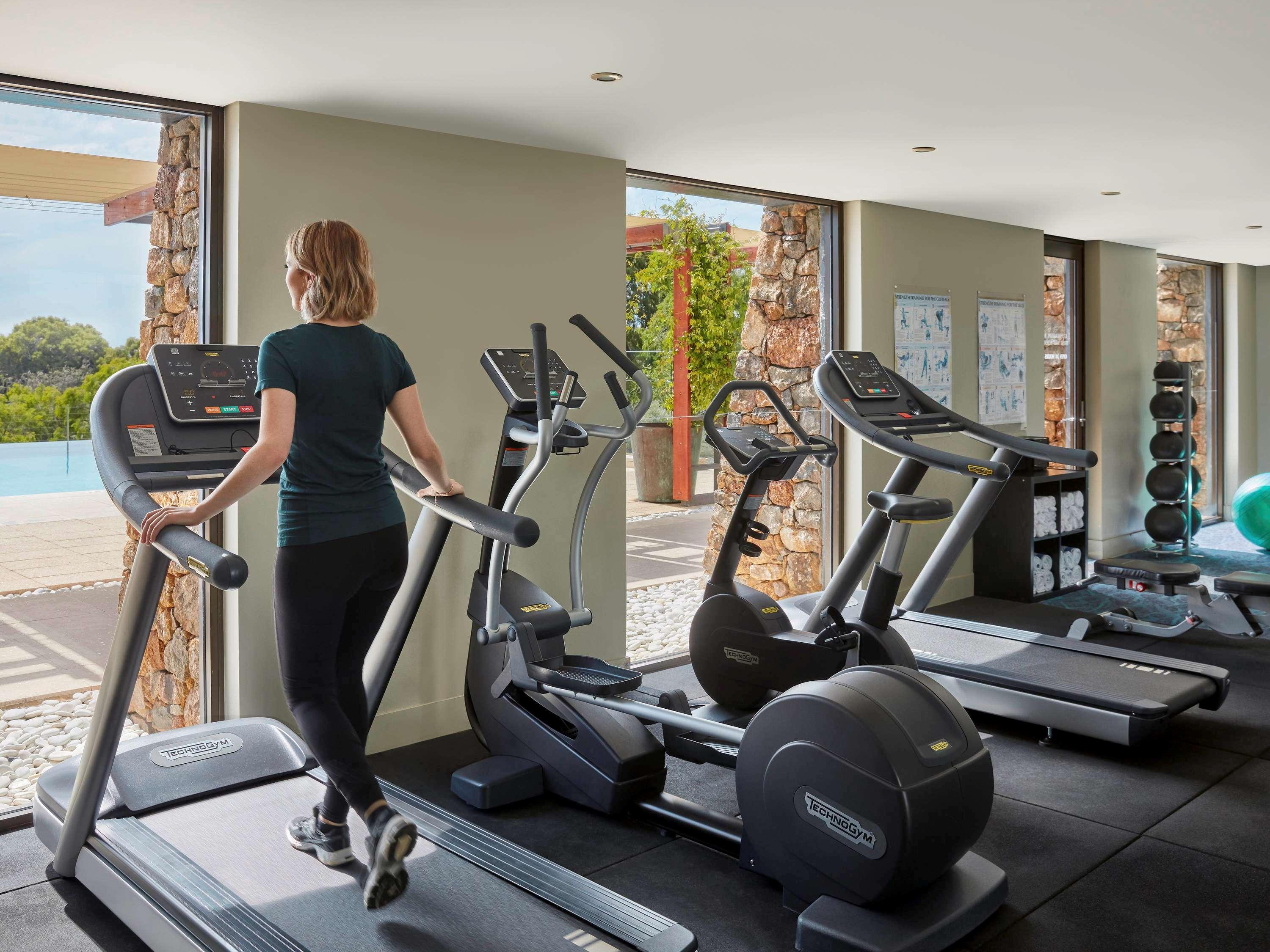Pullman Bunker Bay Resort Margaret River Dunsborough Eksteriør bilde A woman on a treadmill